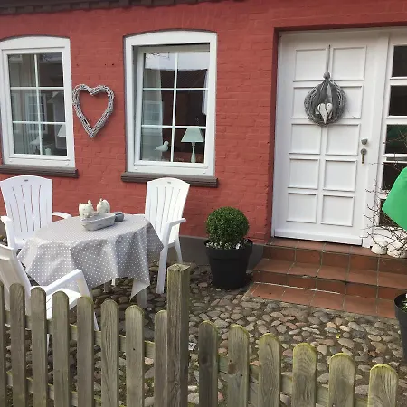 Rote Ferienhaus * Fehmarn